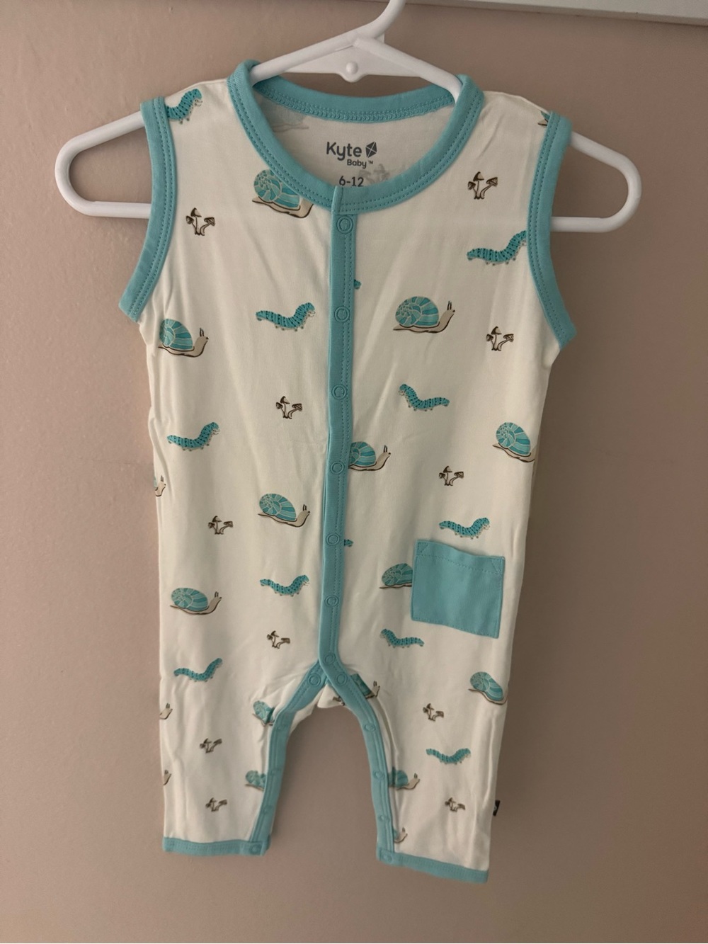 Kyte BABY Cream & Teal Sleeveless Snap Romper in “Crawl” Pattern- Size 6-12M